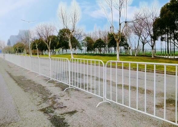 Comparing Different Fences for Crowd Control Products
