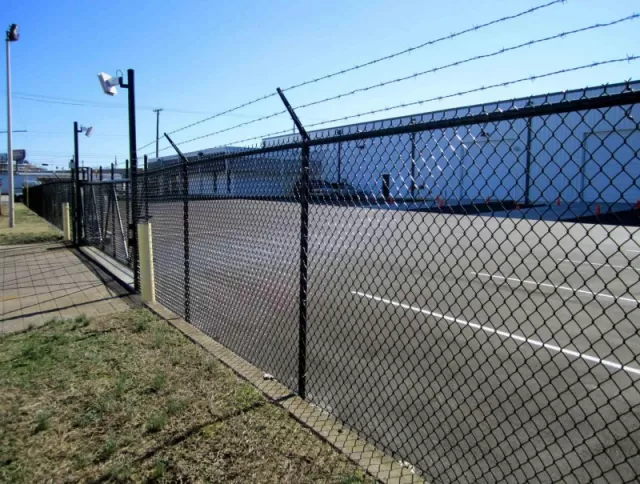 Chainmesh Fencing, Galvanized/PVC Chainlink Fence
