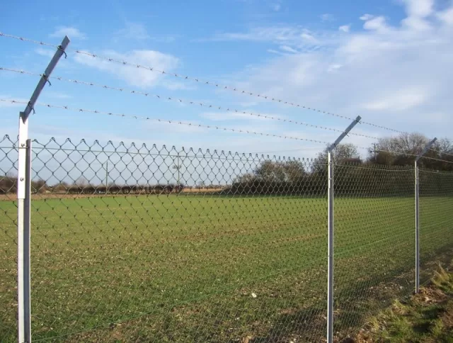 Chainmesh Fencing, Galvanized/PVC Chainlink Fence