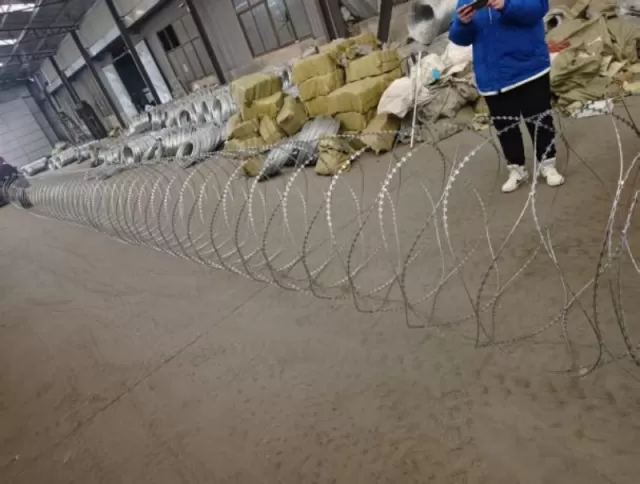 BTO-16 Razor Wire
